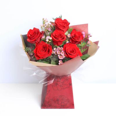 Our Luxury 6 Red Roses is the perfect flower bouquet to say I Love You and surprise someone on Valentines Day. Also ideal for Anniversaries or Birthdays, nothing says 'I love you' like these classic, hand tied flowers. This bouquet will be handcrafted by an experienced florist, and delivered by hand.
